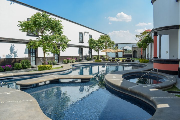 Pools & Facilities