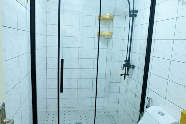 Room 8 of 18