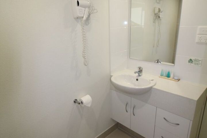 Room 16 of 28