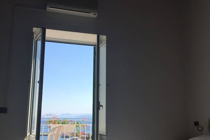 Room 13 of 52