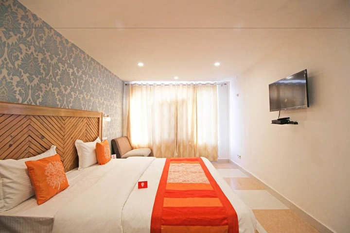 Room 6 of 10