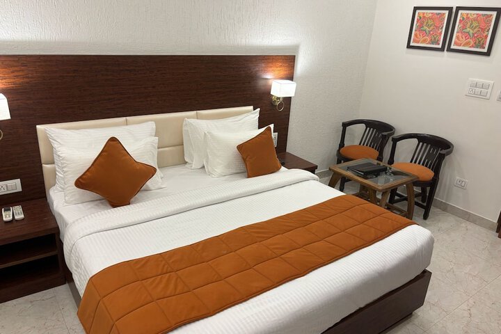 Room 6 of 20