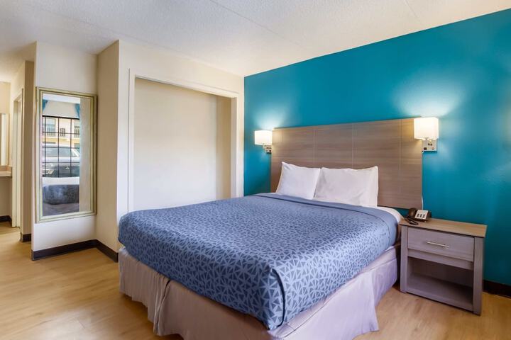 Studio 1 King Bed Kitchenette (11 of 13)