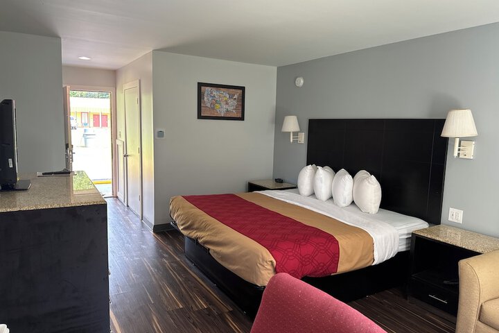 1 King Bed (9 of 13)