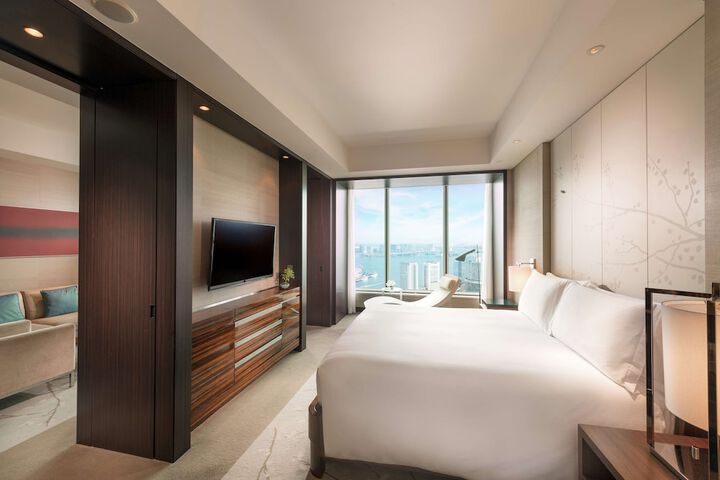Room 11 of 111
