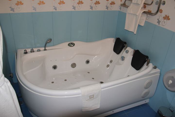 Hot Tub 33 of 43