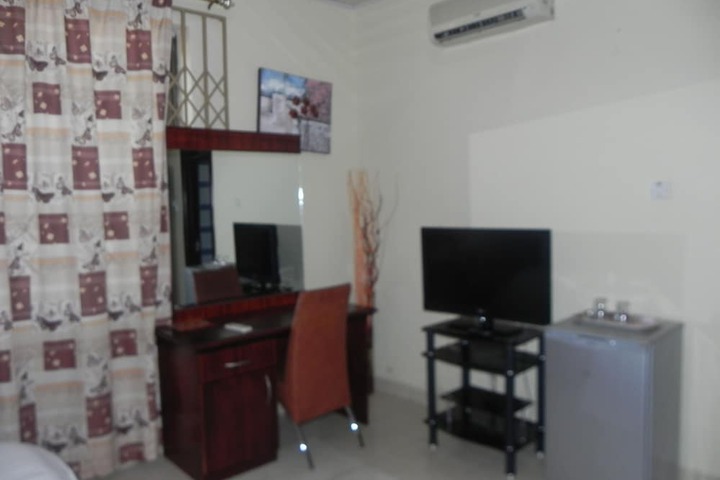 Room 4 of 25