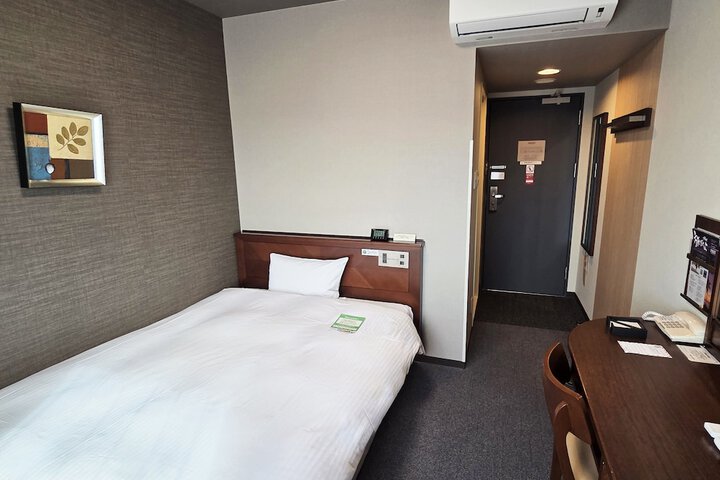 Room 7 of 25