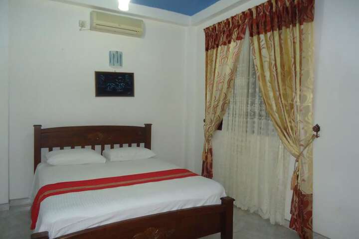 Room 7 of 9
