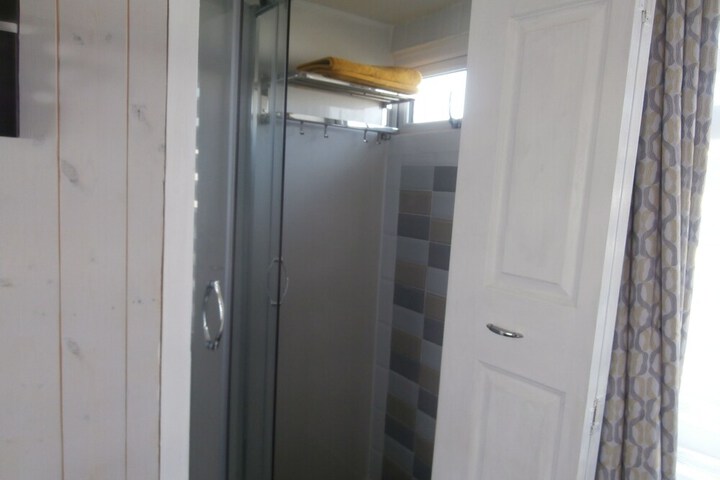Room 9 of 12