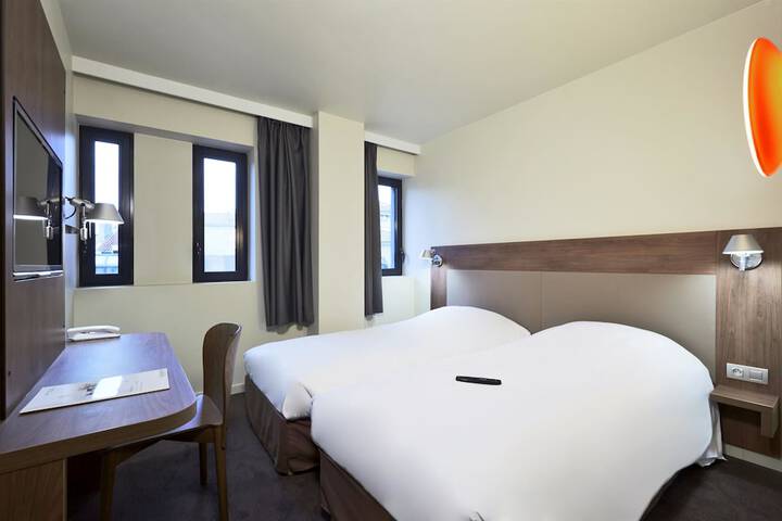 Room 10 of 43