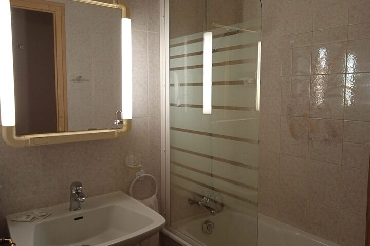 Room 30 of 50
