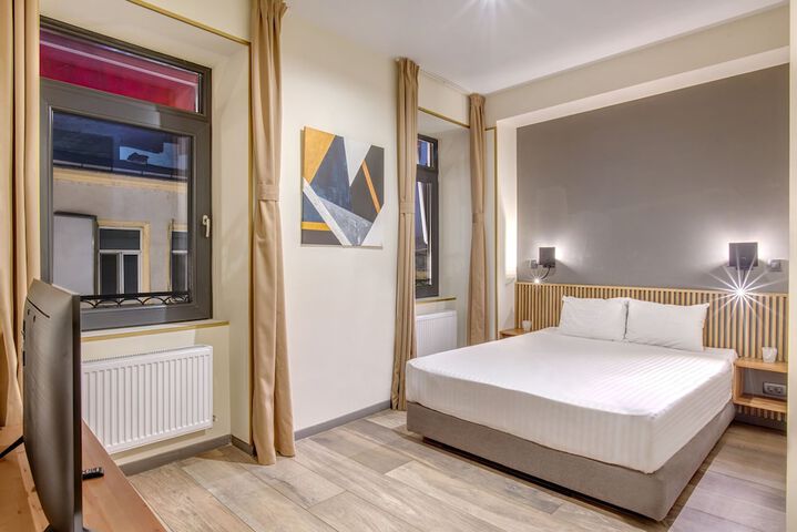 Room 4 of 36
