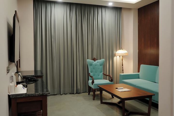 Room 11 of 38
