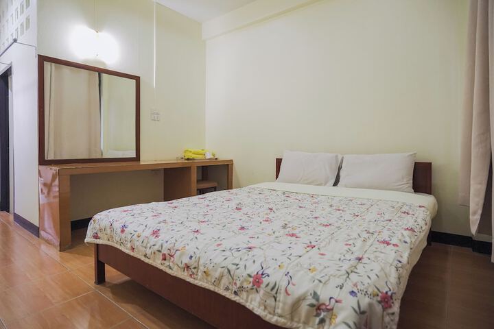 Room 6 of 20