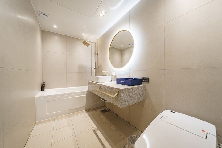 Room 15 of 26