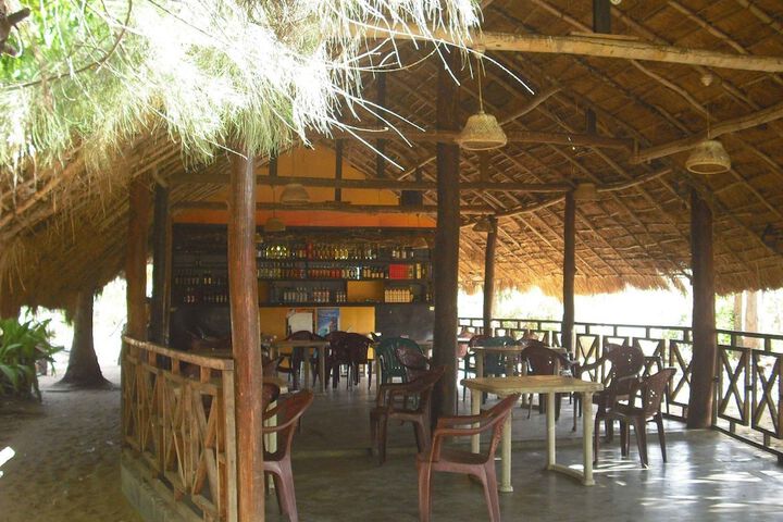 Lounge 17 of 35