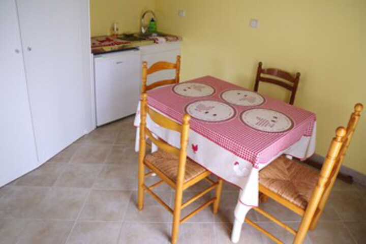 Dining 8 of 21