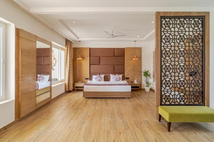 Room 3 of 16
