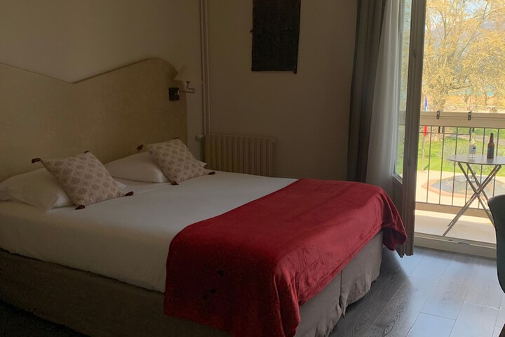 Room 12 of 37