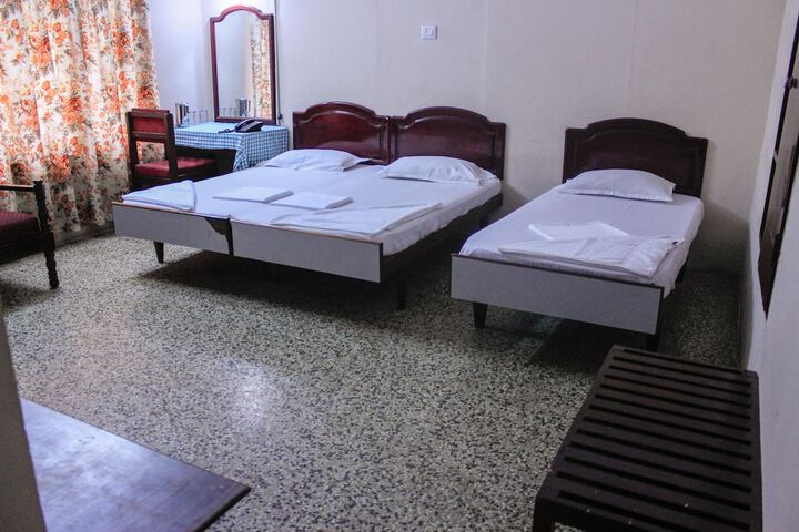 Room 12 of 33