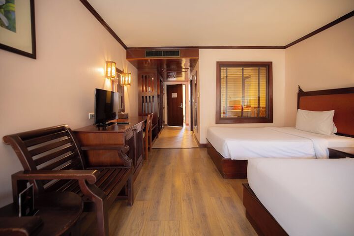 Room 32 of 98