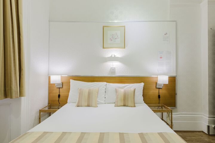 Room 9 of 107
