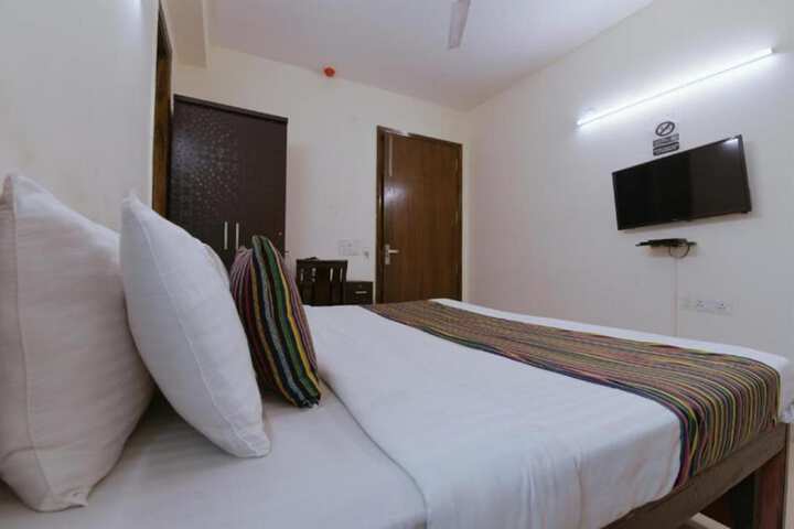 Room 6 of 37