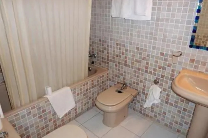 Room 6 of 6