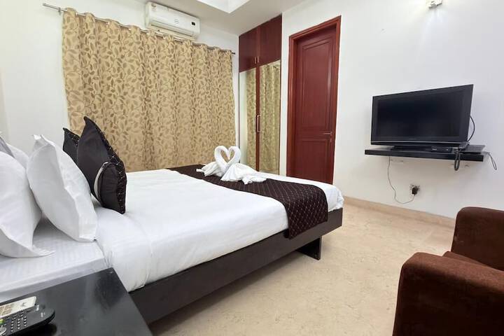 Room 2 of 6