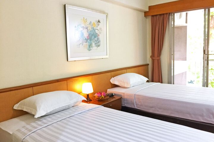 Room 7 of 33
