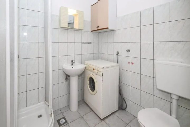 Room 7 of 15