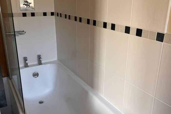 Room 16 of 18