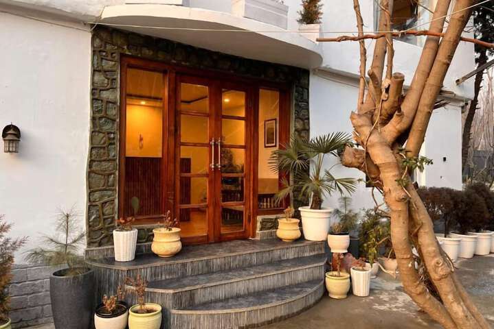 Hotel Exterior 17 of 22