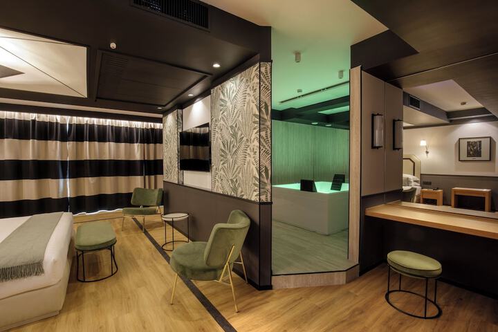Room 10 of 23