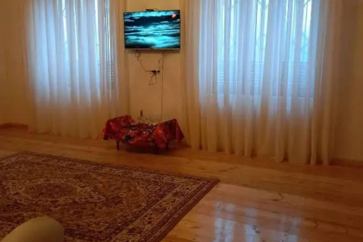 Room 6 of 9