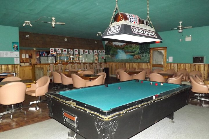 Lounge 6 of 16
