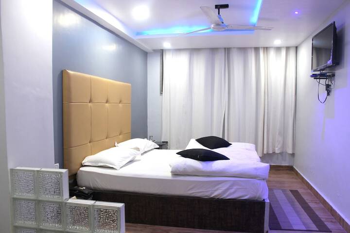 Room 9 of 72