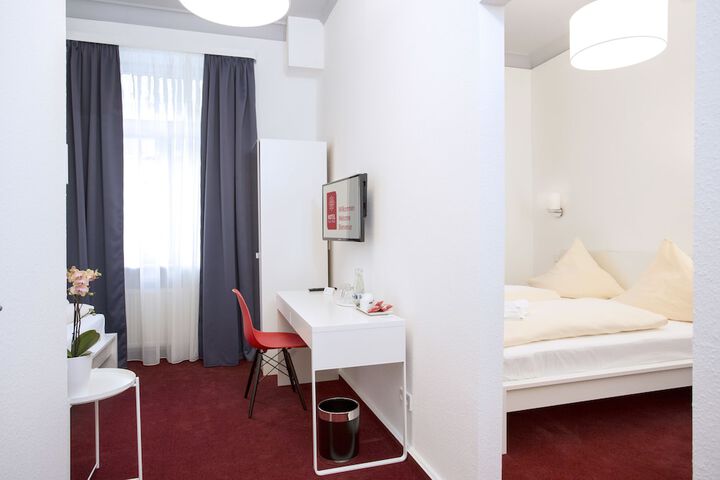 Room 16 of 32
