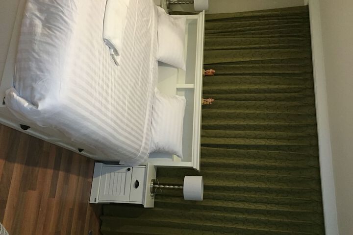 Room 16 of 294