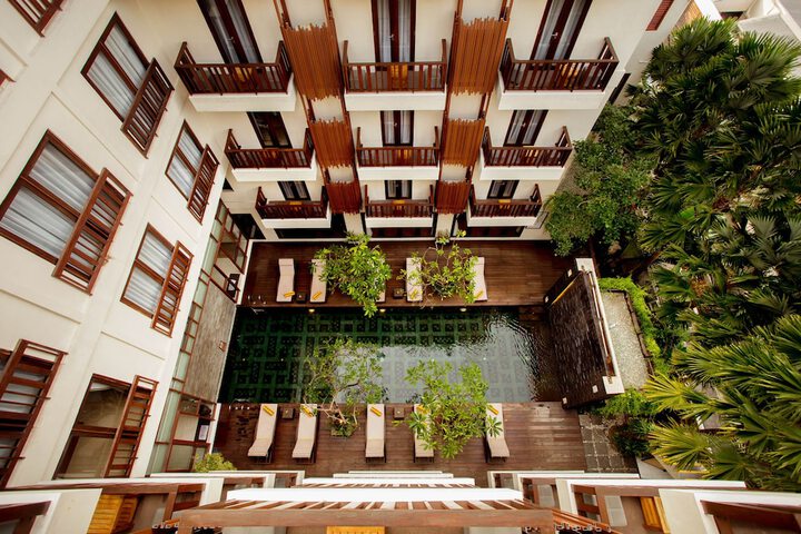 Hotel Pool