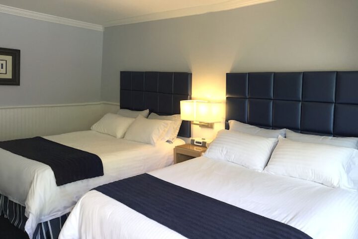 Room 4 of 12