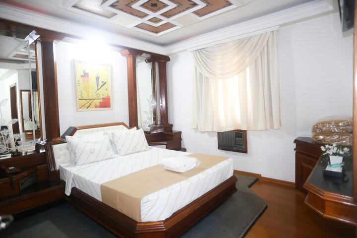 Room 4 of 23