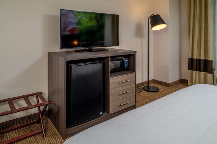 1 King Bed (6 of 14)