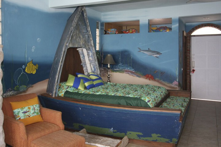 Room 42 of 413