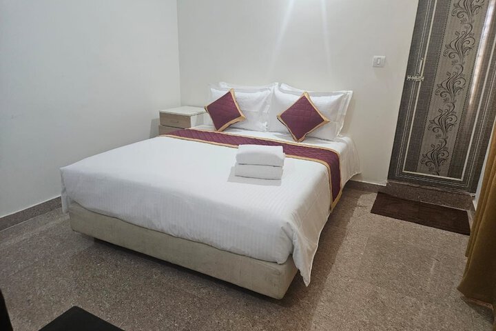 Room 10 of 11