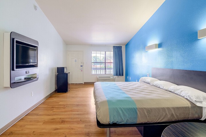 Room 11 of 29