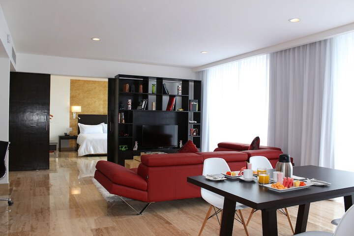 Room 3 of 52