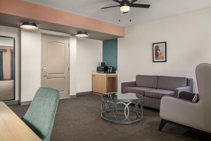 Room 28 of 66