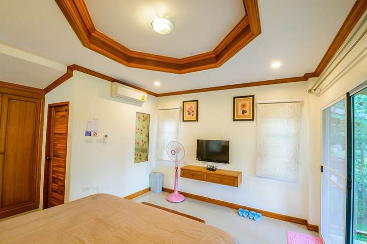 Room 10 of 28